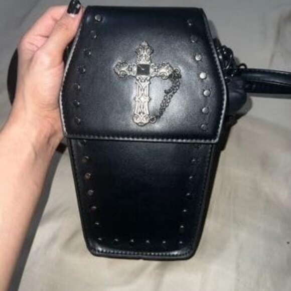 Gothic Coffin Crossbody Bag – Black Faux Leather with Chain NWOT - Picture 13 of 13